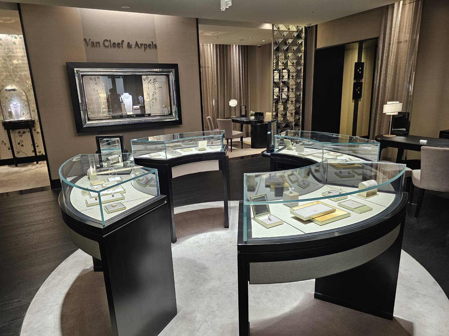 ヴァンクリーフアーペル　GINZA SIX