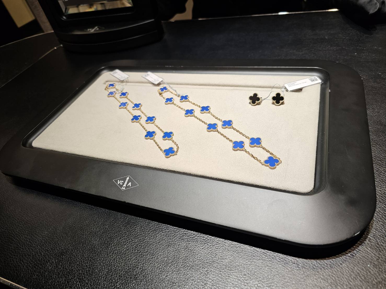 アルハンブラ10モチーフネックレスとピアス