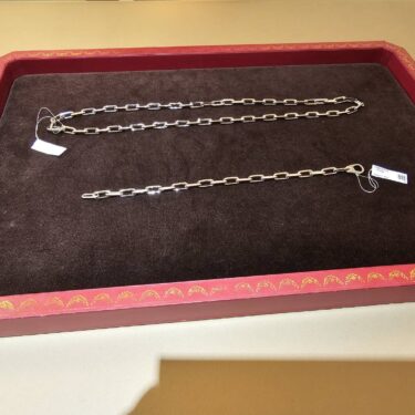 ホワイトゴールドのネックレスとチェーンブレスレットを購入｜カルティエ